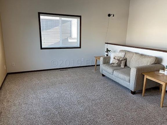 5th image of 928 30th Ave W