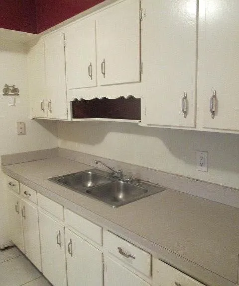208 N Manhattan Ave — Photo 8