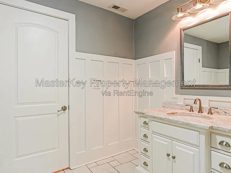 212 S State St — Photo 19