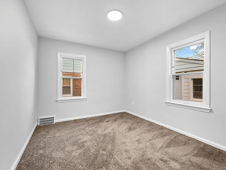 414 Aqua Ct — Photo 17