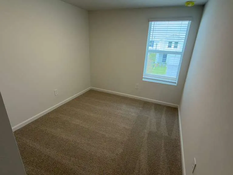 613 Salisbury Cir — Photo 21