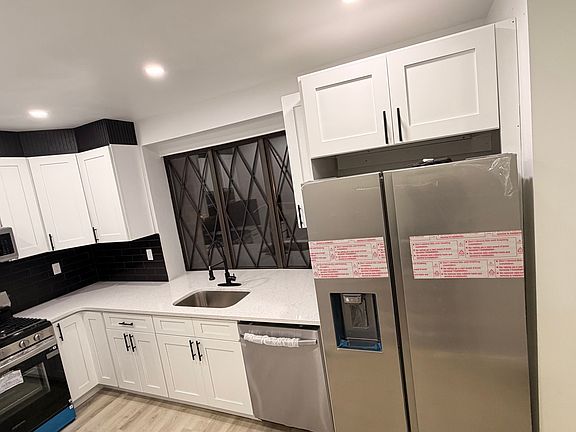 3rd image of 6113 Master St