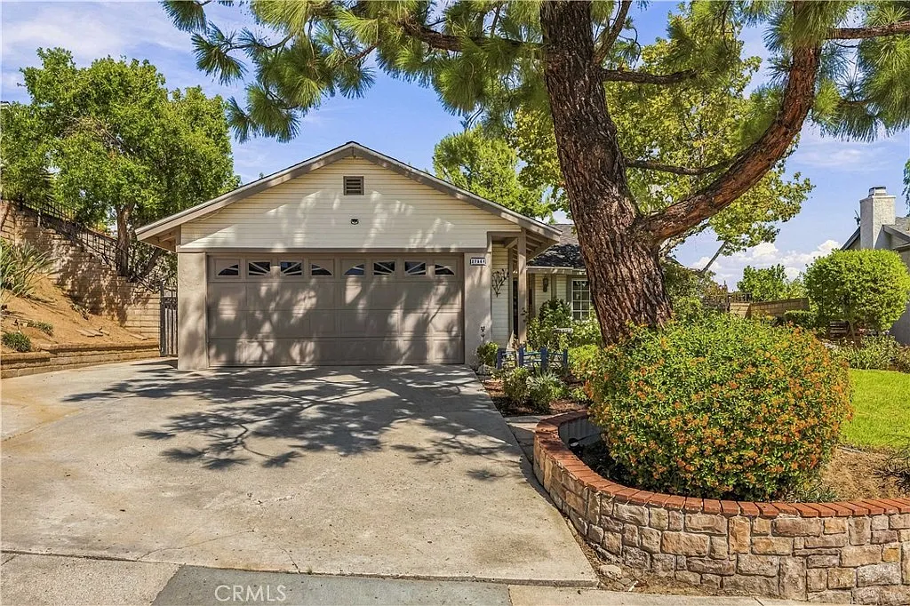 3 bed, 1256 sqft, $3,650 — Photo 1