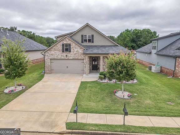 3rd image of 531 Carleton Pl