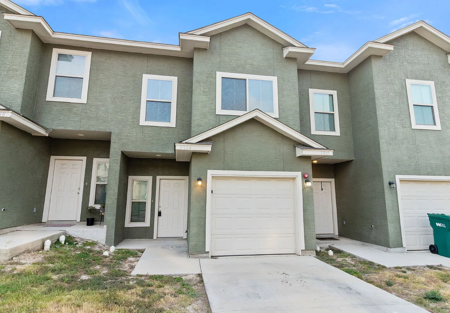 3 bed, 2.0 bath, 1500 sqft, $1,425 — Photo 1