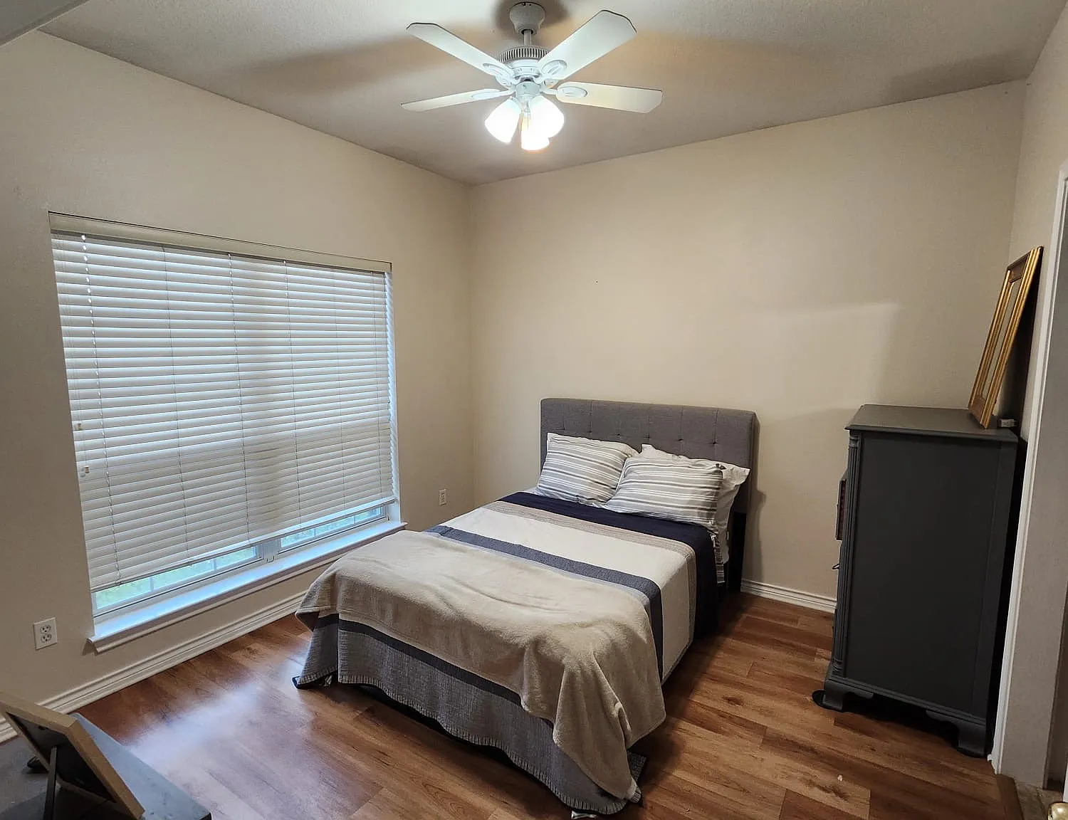 3 bed, 1278 sqft, $700 — Photo 1