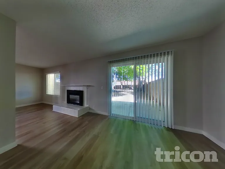 1107 Nadene Dr — Photo 4