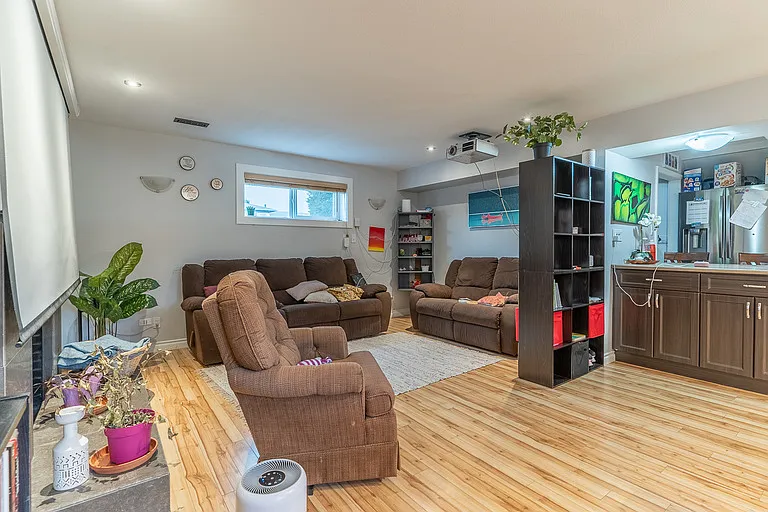 670 Patricia Ave #1A