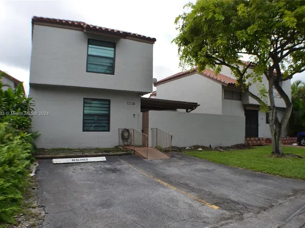 10327 NW 9th Street Cir #27, Miami, FL 33172