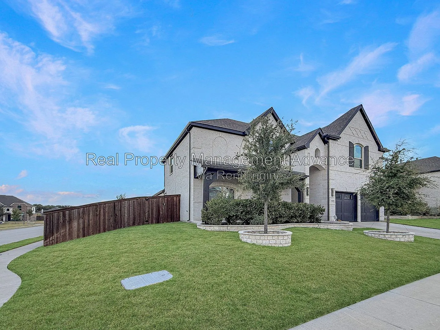6 bed, 3.5 bath, 4303 sqft, $3,995 — Photo 2