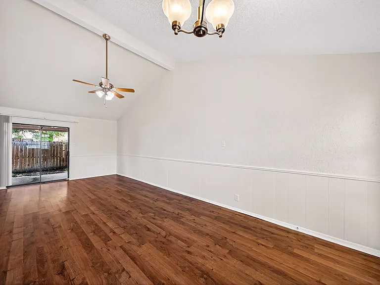 208 Bexar Dr — Photo 20