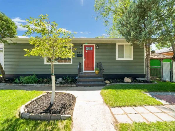 683 N 7th St SW, Medicine Hat, AB T1A 4K9