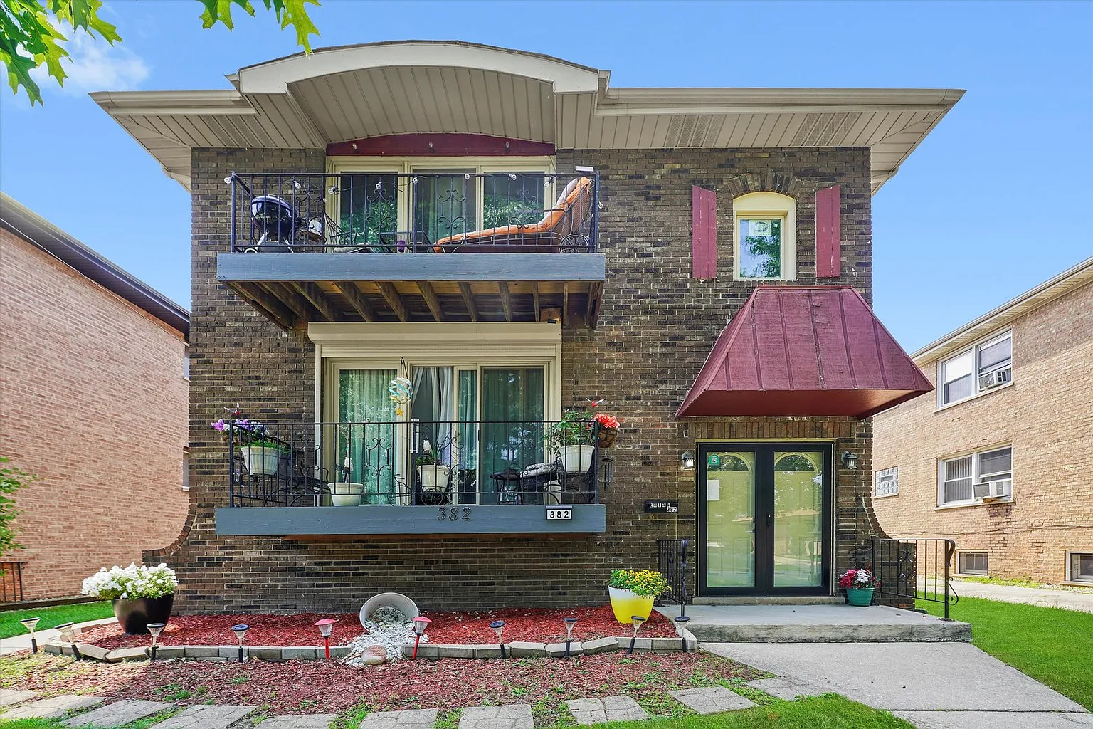 382 Prairie Ave photo 1