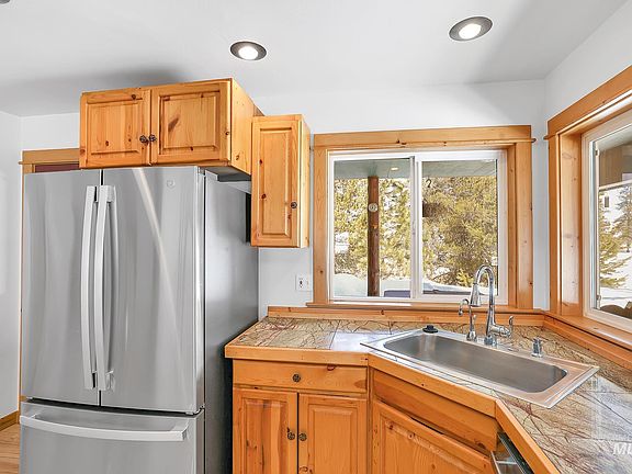 2nd image of 220 Moonridge Dr