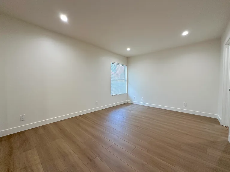4727 Kester Ave #104 — Photo 11