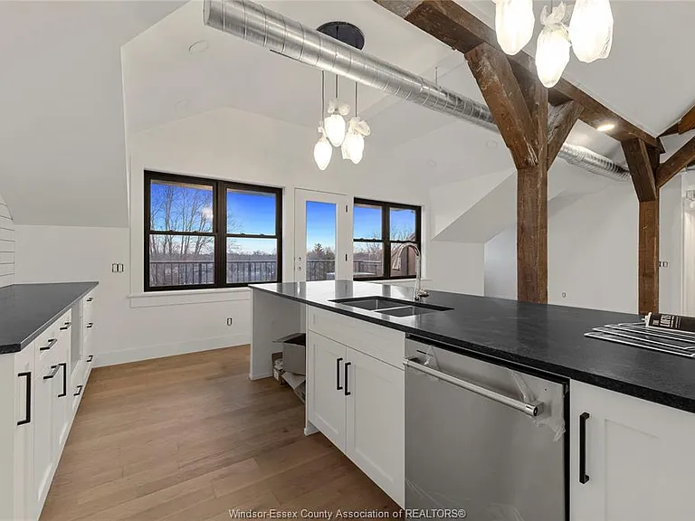 247 Brock St #401 — Photo 8