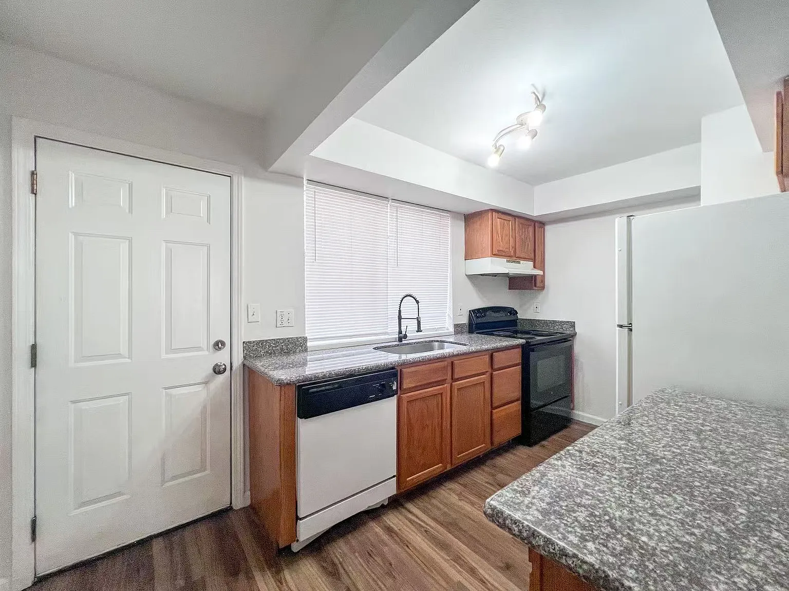 807 Vouray Dr — Photo 1