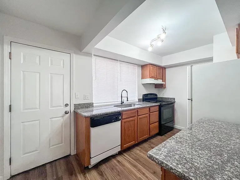 807 Vouray Dr #C — Photo 1