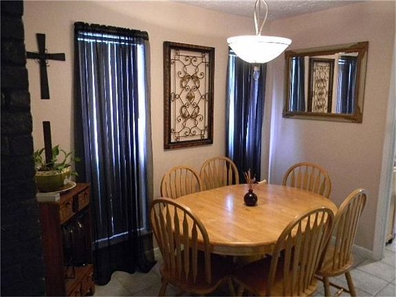 FORMAL DINING