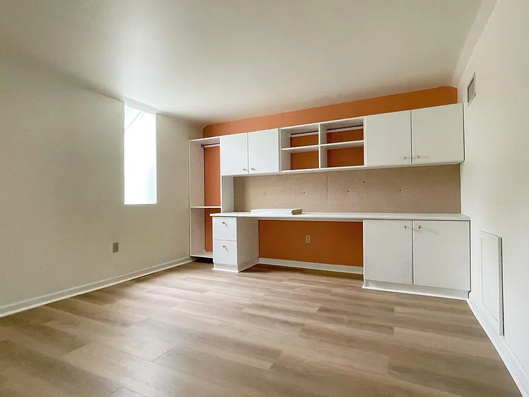 205 E Village Ln — Photo 9