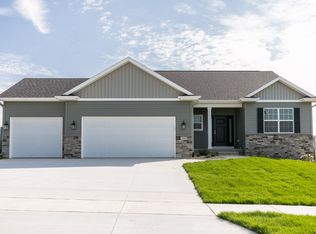 2315 Nature Ridge Dr NW, Palo, IA 52324