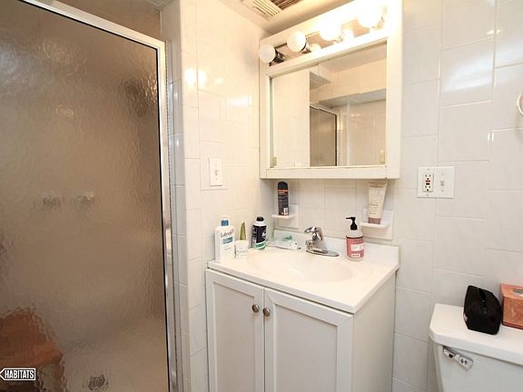 5th image of 344 W 87th St APT 1R