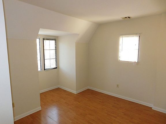 3rd image of 14662 Tupper St