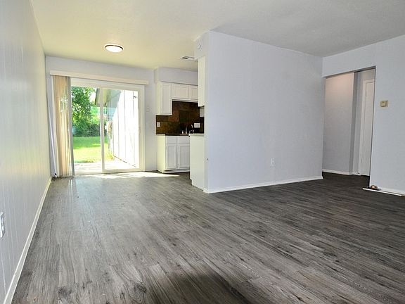4th image of 7008 Hillcroft Dr