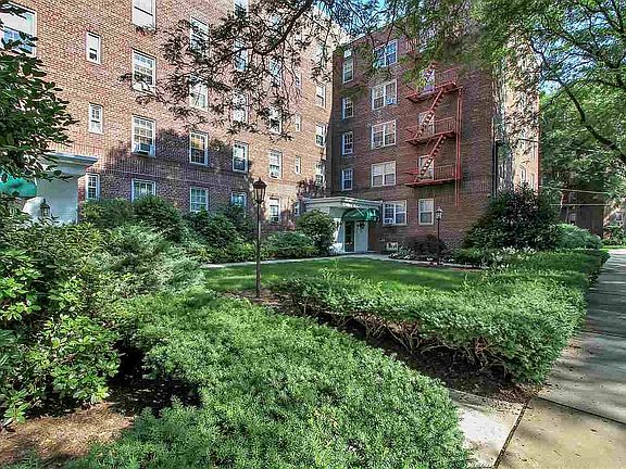 3rd image of 8600 Boulevard E