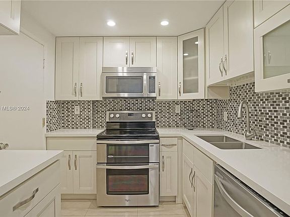 5th image of 5005 Collins Ave #A922