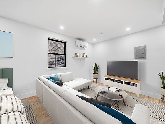 3rd image of 312 Manhattan Ave APT 4C