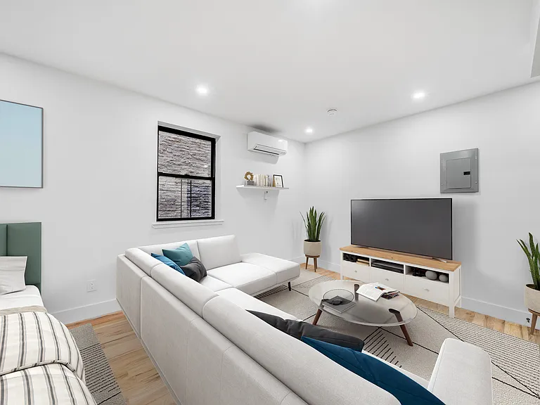 312 Manhattan Ave #4C — Photo 3