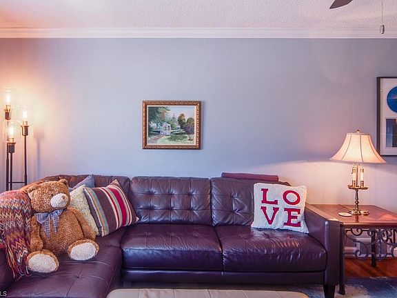 5th image of 1685 Fairview Blvd