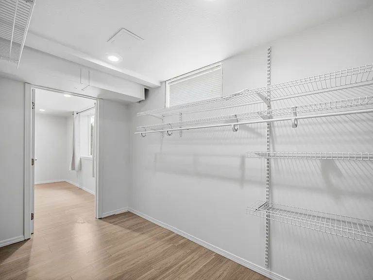 2403 W Everett Ave — Photo 31