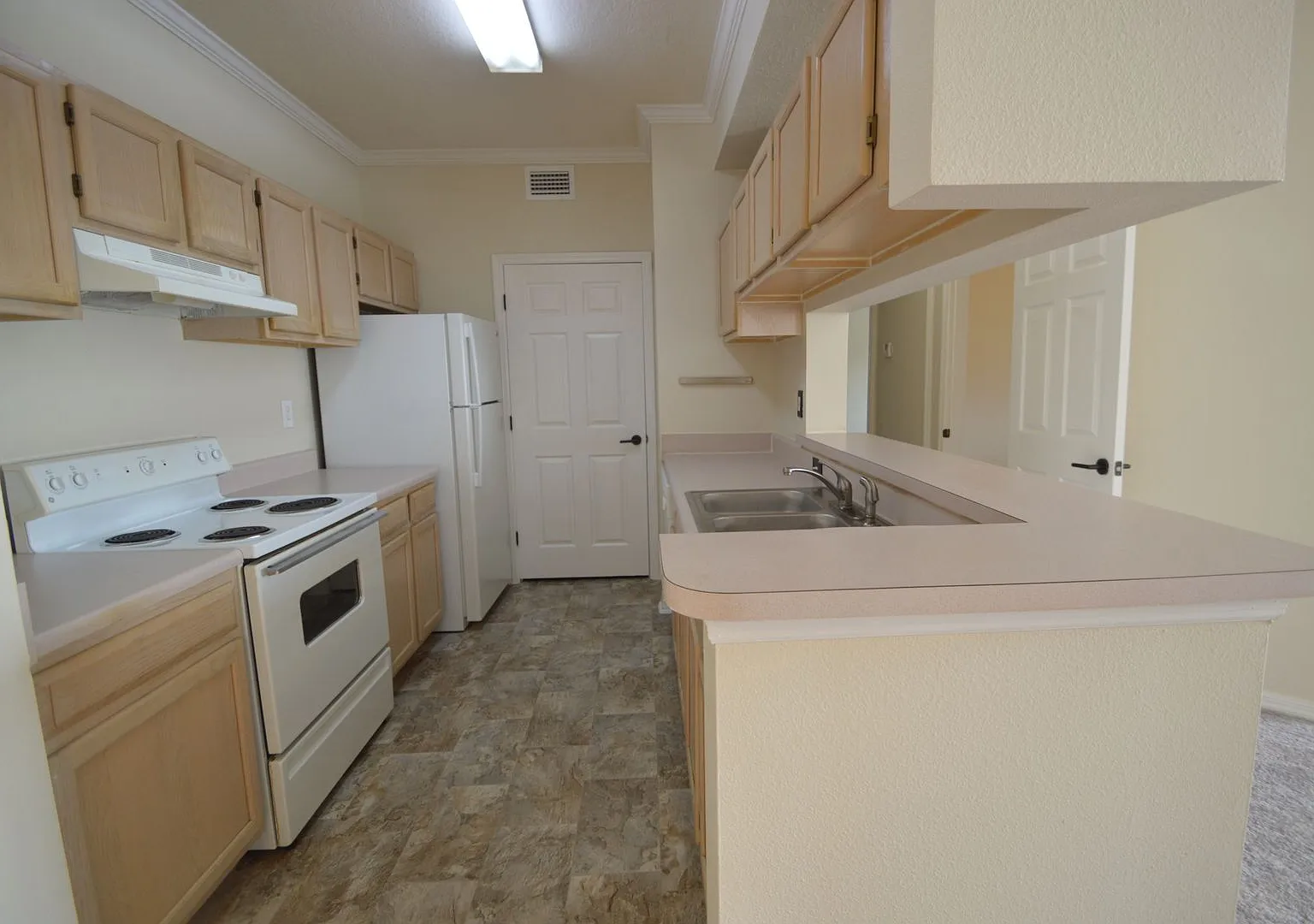 3rd Floor Unit, 1 Bed/1 Bath With Den In Carrollwood Area — Photo 3
