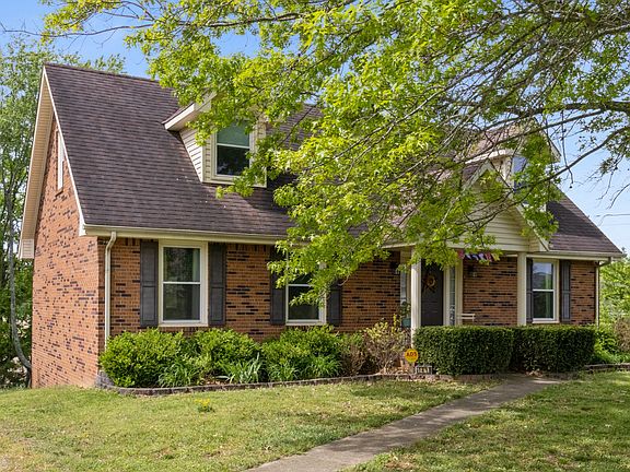 2nd image of 1418 Honeysuckle Ln