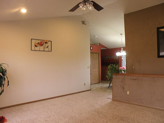 4th image of 58803 Scarborough Ln