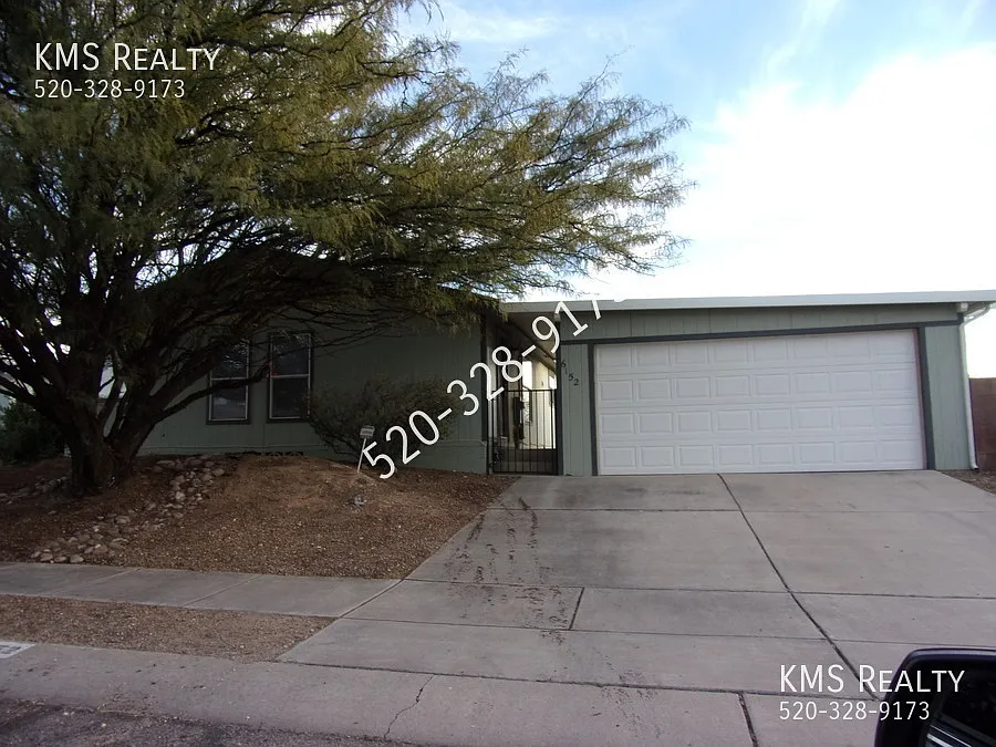 6152 E Ship Rock Dr