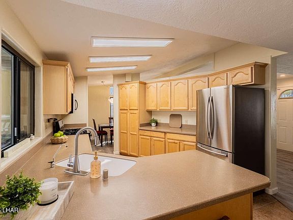 4th image of 3040 N Lake Cir