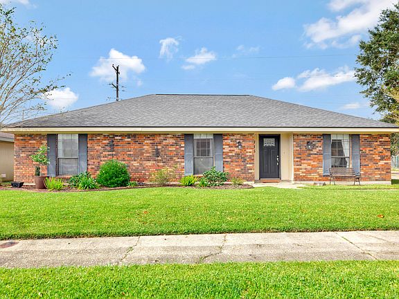 3rd image of 115 Wisteria Dr
