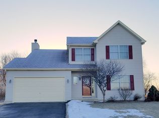 421 Spring Ridge Dr, Crystal Lake, IL 60012