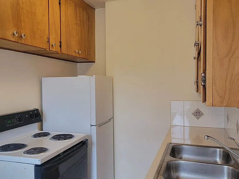 Mercedes Apartments — Photo 3