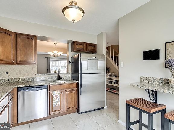 5th image of 5605 Queen Anne Ct