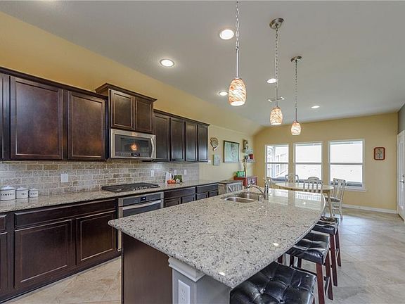 3rd image of 1154 Berrydale Dr