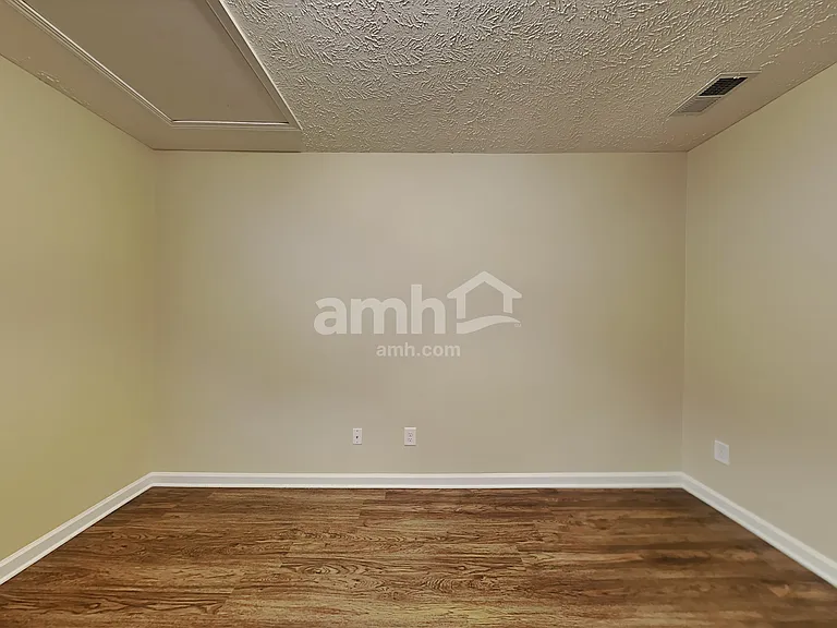 1287 Wentworth Dr — Photo 12