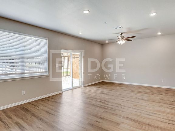 3rd image of 1005 W Golden Ln
