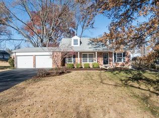 105 Windcliffe Dr, Ballwin, MO 63021