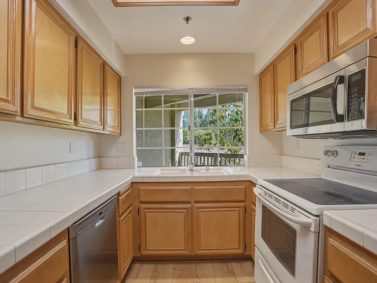 675 Oak Run Trl #301 — Photo 4