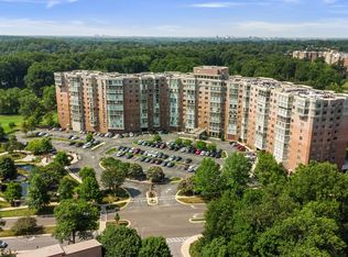3100 N Leisure World Blvd APT 918, Silver Spring, MD 20906