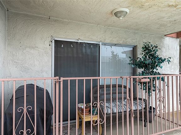 3rd image of 1146 E Lexington Dr #5